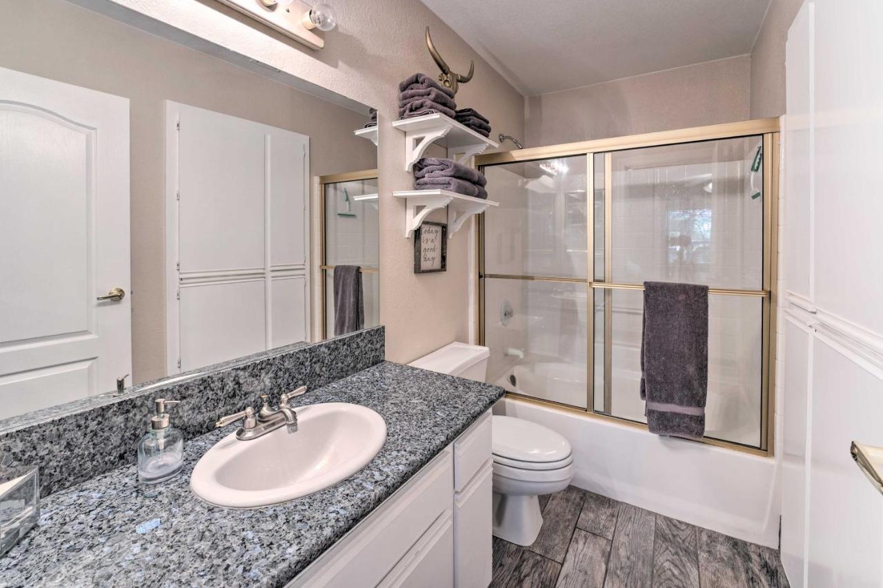 Lake Havasu Condo With Pool Access 1 Block To Beach Lake Havasu City Eksteriør billede