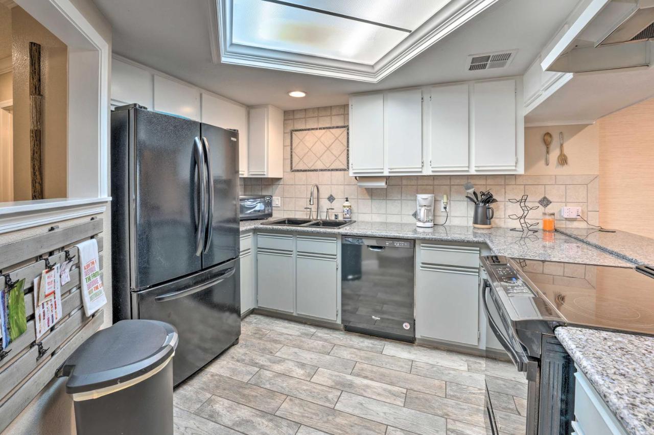 Lake Havasu Condo With Pool Access 1 Block To Beach Lake Havasu City Eksteriør billede